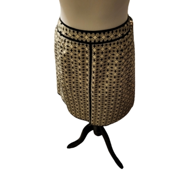 Women's Petites Talbot Cream and Black Geometric Pattern Pencil Skirt. Size 10. - Picture 8 of 8